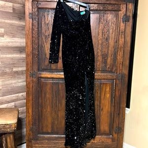 One shoulder black sequin dress perfect for prom!